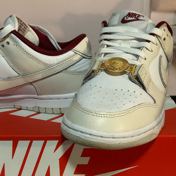 Women’s Size 6 Limited Edition Nike Dunks - Picture 3 of 5